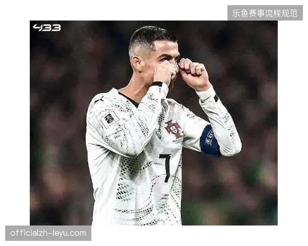 C罗在禁区内的头球威慑力不减，将是葡萄牙队在定位球进攻中最值得信赖的终结点